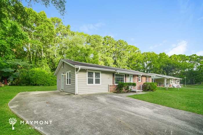 6197 Castlewood Dr - Photo 3 of 11