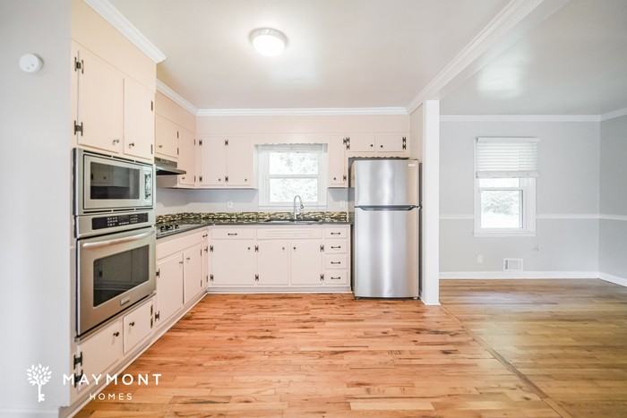 6197 Castlewood Dr - Photo 6 of 11