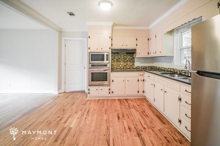 6197 Castlewood Dr - Photo 7 of 11