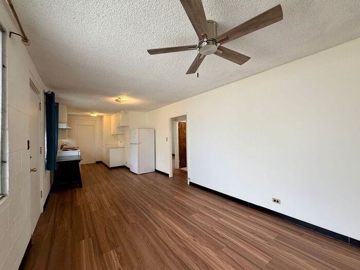 908 Prospect St #3 - Photo 3 of 10