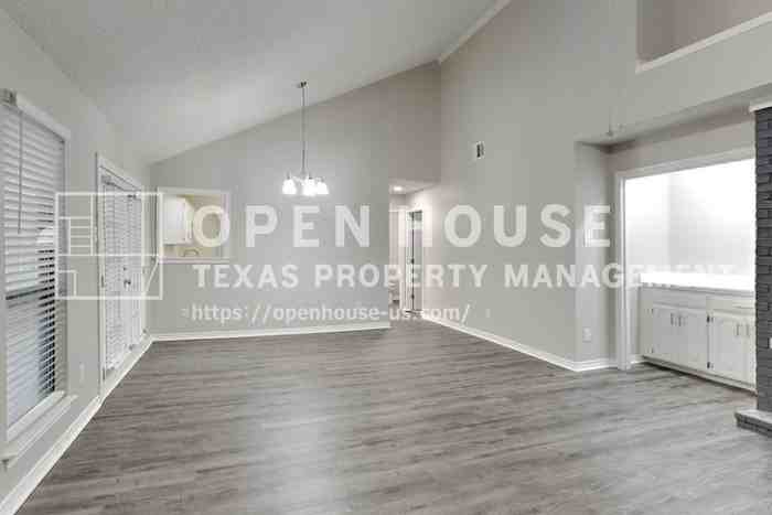 2102 Holly Hill Ln - Photo 7 of 21