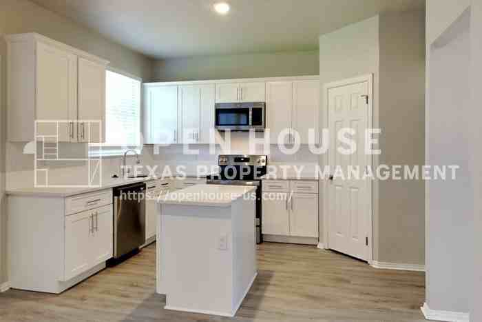 1031 Port Boliver Dr - Photo 5 of 20
