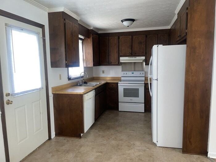 206 Richardson St - Photo 2 of 9