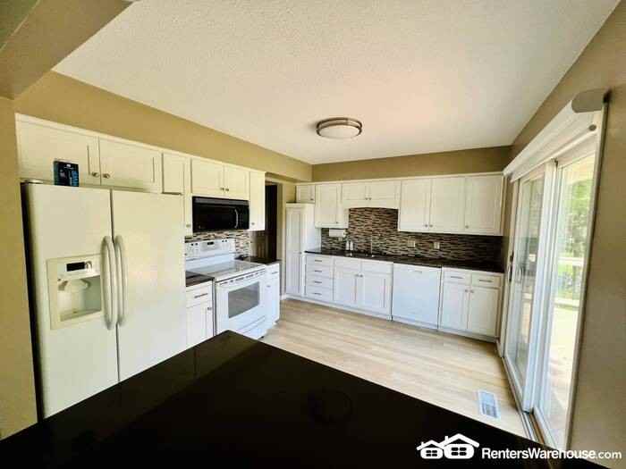 1817 Welland Ave - Photo 4 of 31