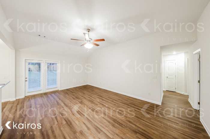 147 Nottingham Way - Photo 4 of 16