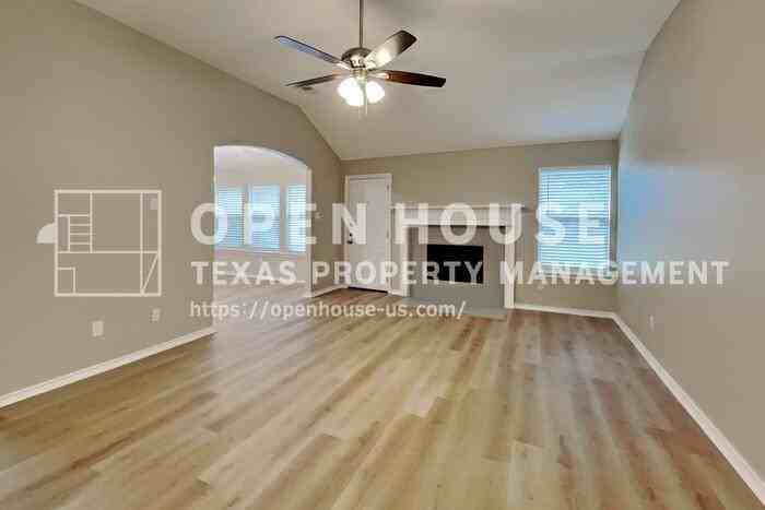 1015 Tyler James Dr - Photo 4 of 20