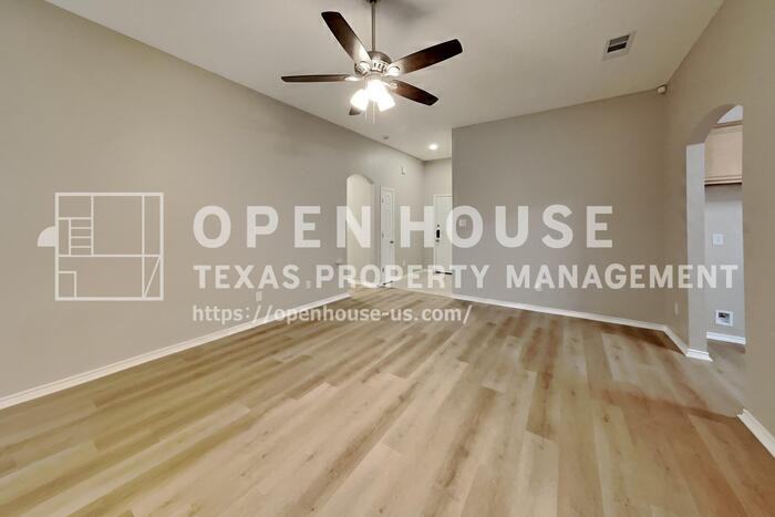 1015 Tyler James Dr - Photo 5 of 20