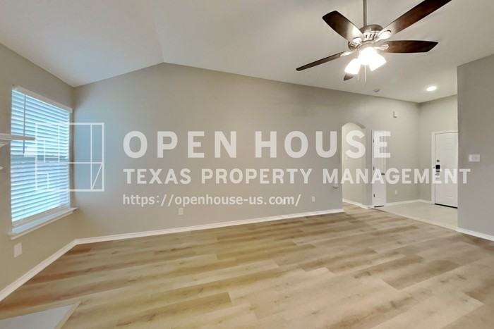 1015 Tyler James Dr - Photo 7 of 20