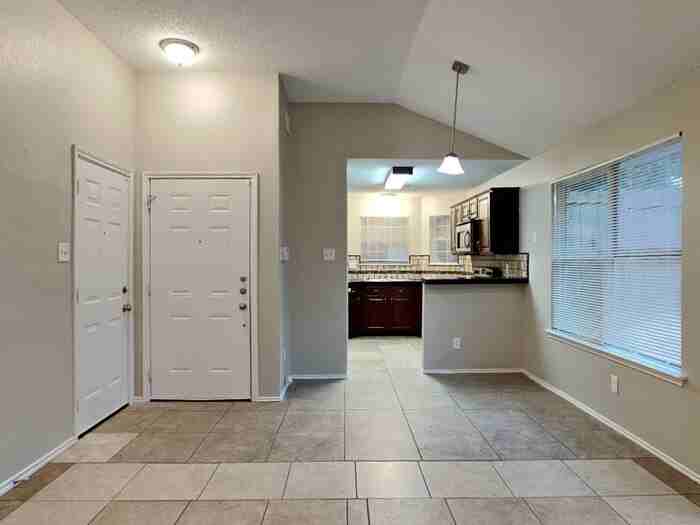 3104 Stonewall Ln - Photo 5 of 18