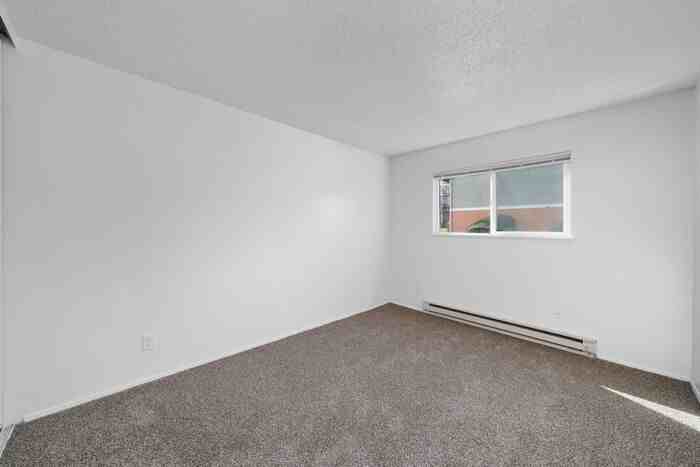 5949 N Fessenden St - Photo 6 of 50