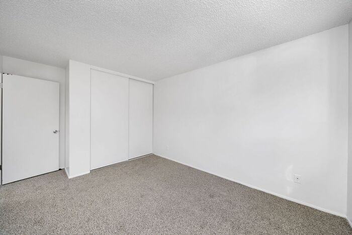 5949 N Fessenden St - Photo 7 of 50