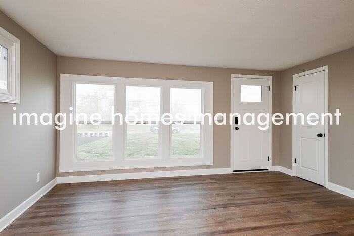 1910 Dooridge Dr - Photo 5 of 16