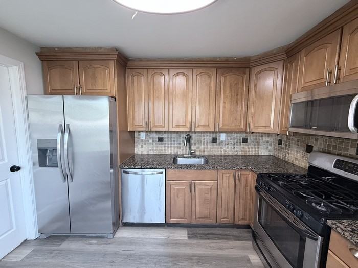 40 Eisenhower Dr - Photo 3 of 43