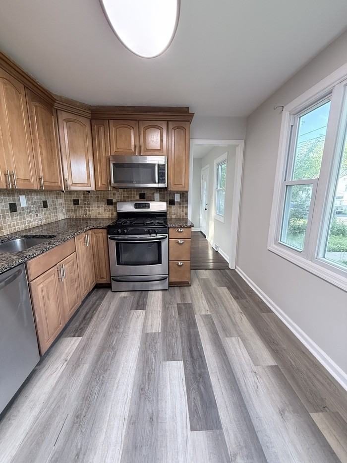 40 Eisenhower Dr - Photo 4 of 43