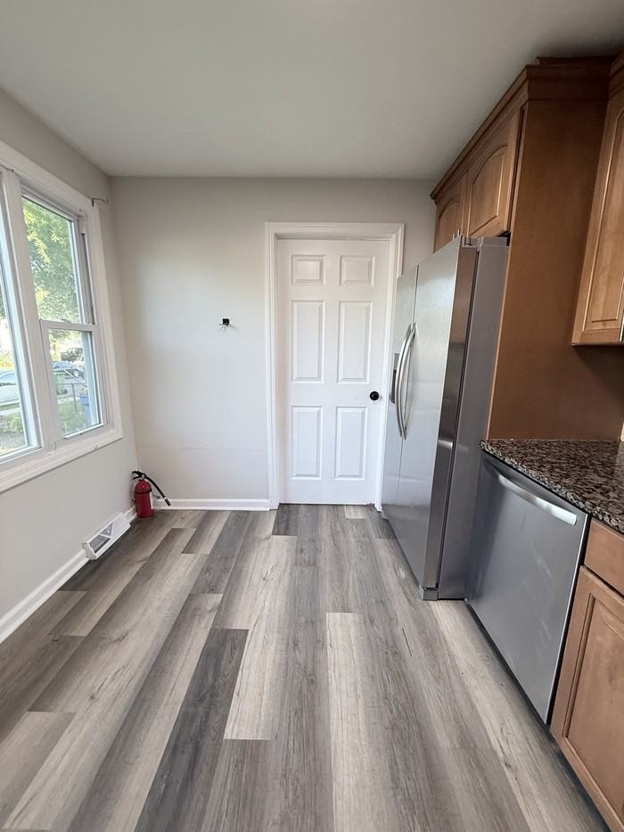40 Eisenhower Dr - Photo 6 of 43