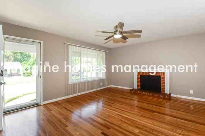 10801 Clearwater Dr - Photo 4 of 17