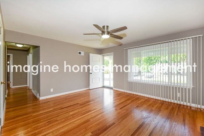 10801 Clearwater Dr - Photo 5 of 17