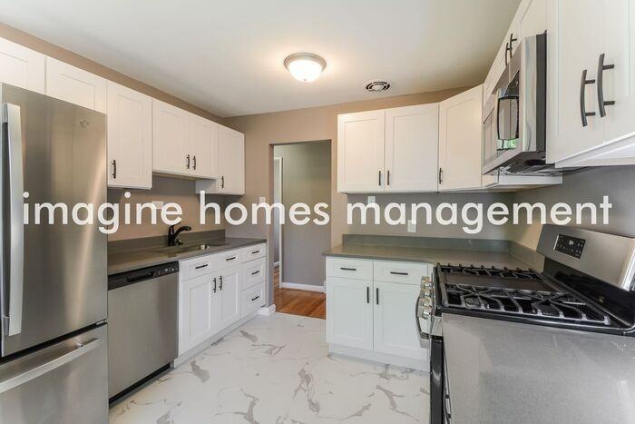10801 Clearwater Dr - Photo 7 of 17