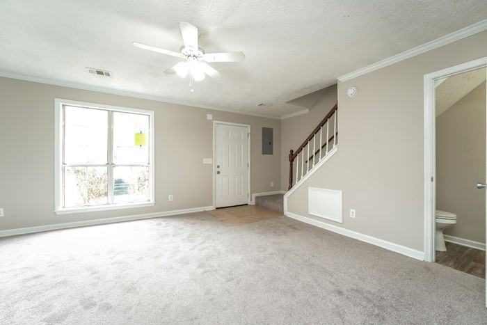 5713 Wells Cir - Photo 2 of 13