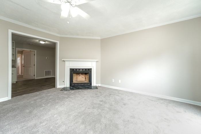 5713 Wells Cir - Photo 3 of 13