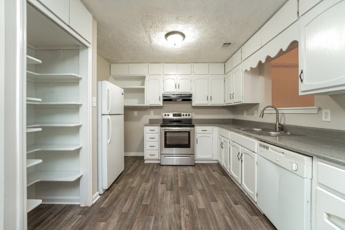 5713 Wells Cir - Photo 6 of 13