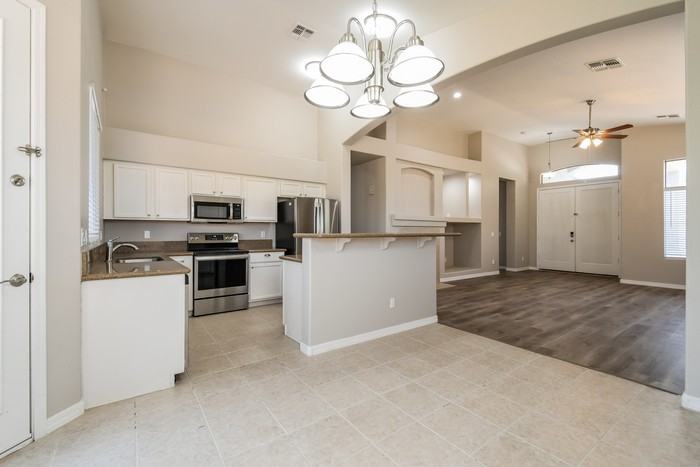 6614 W Rowel Rd - Photo 6 of 16