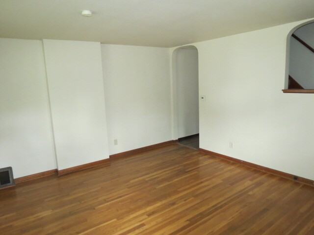 186 College St - Photo 3 of 14