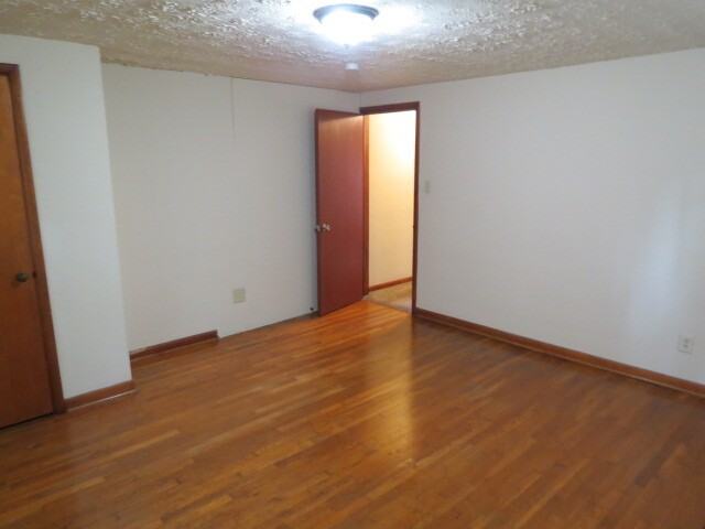186 College St - Photo 7 of 14