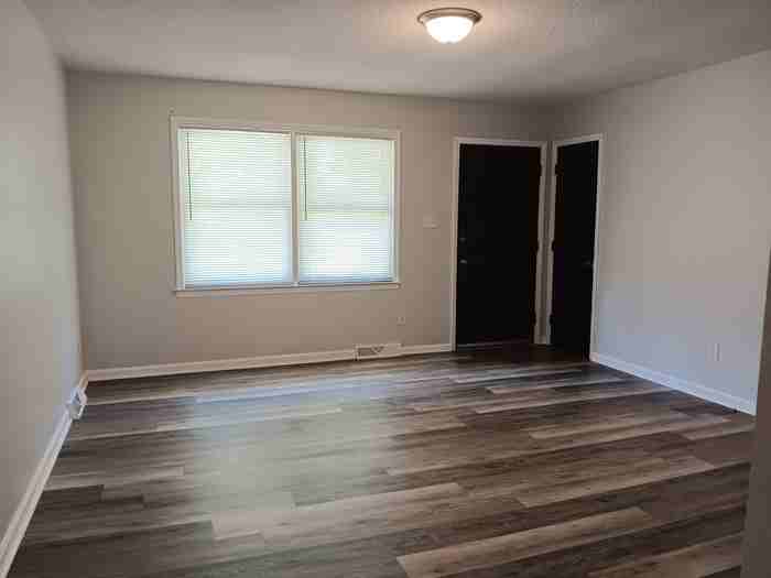 409 Russell St #409 - Photo 2 of 7