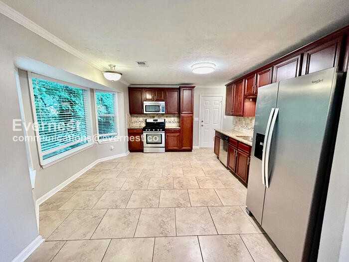 655 S Preston Ct - Photo 4 of 39