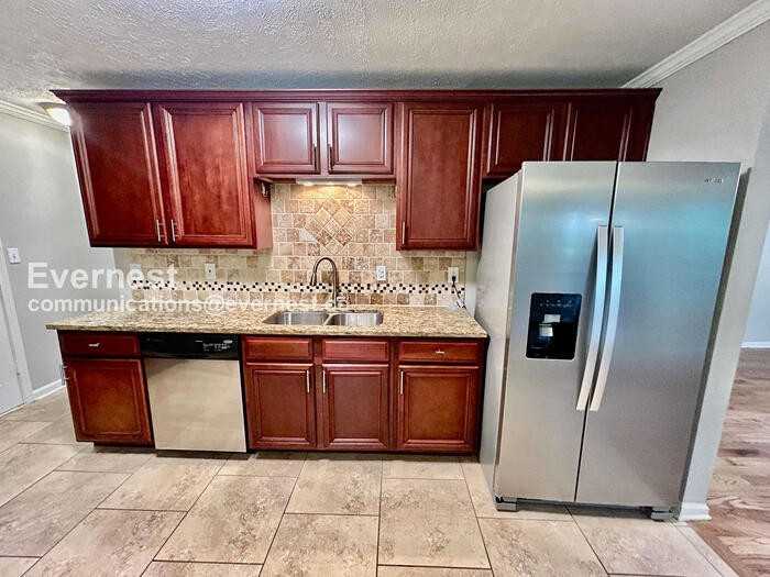 655 S Preston Ct - Photo 5 of 39