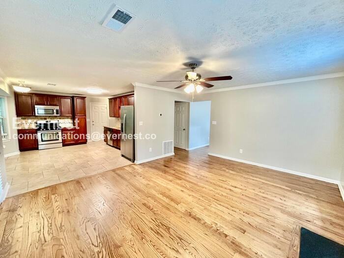 655 S Preston Ct - Photo 6 of 39