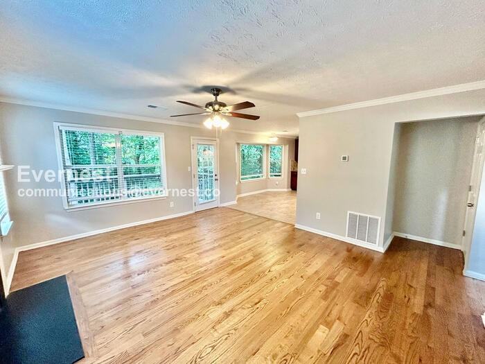 655 S Preston Ct - Photo 7 of 39