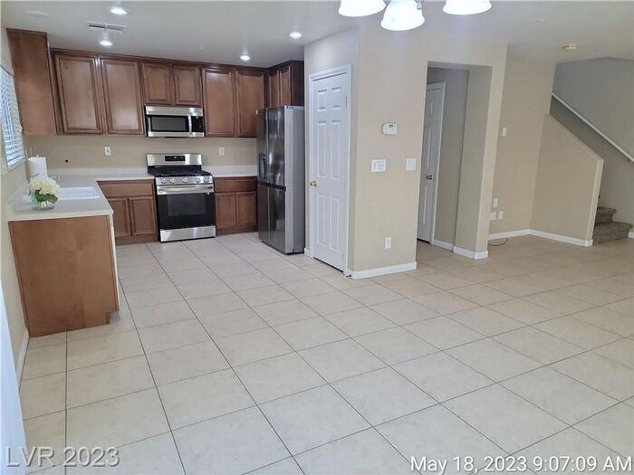 637 Lucky Pine St - Photo 4 of 37