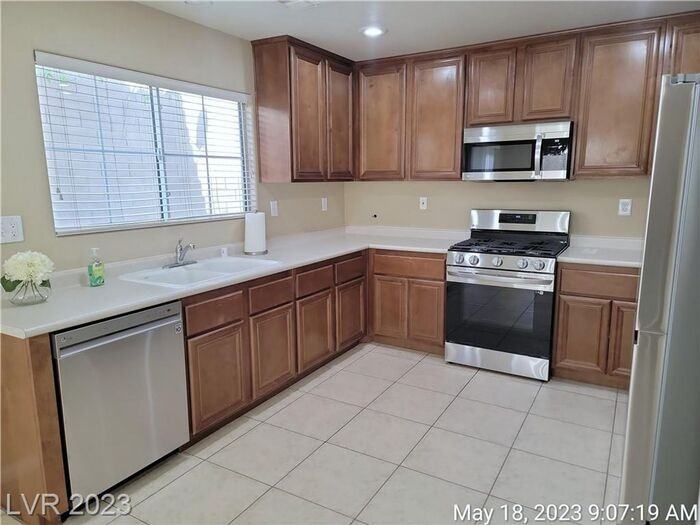 637 Lucky Pine St - Photo 5 of 37