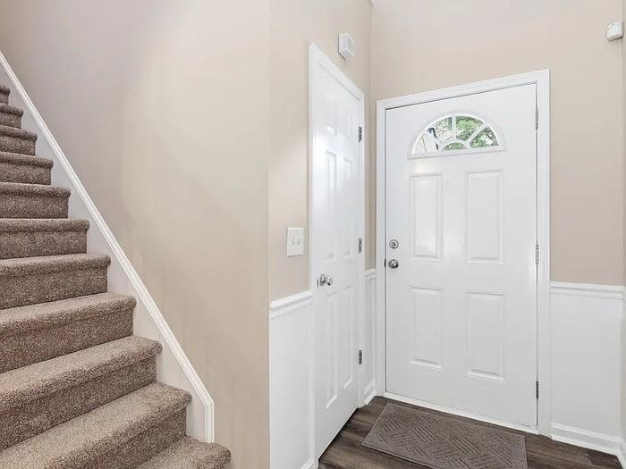 1411 Crimson Creek Dr - Photo 4 of 24