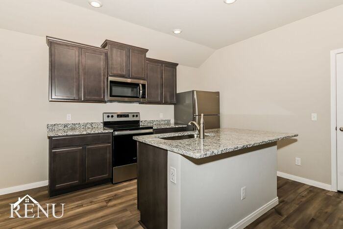 1605 Maroon Dr - Photo 3 of 19