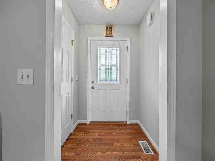 64 Marie Ct - Photo 3 of 29