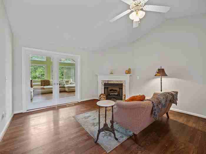 64 Marie Ct - Photo 5 of 29