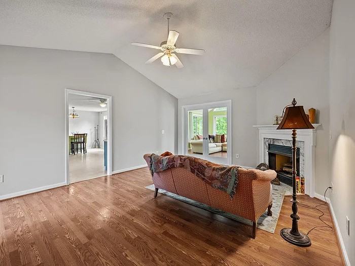 64 Marie Ct - Photo 7 of 29