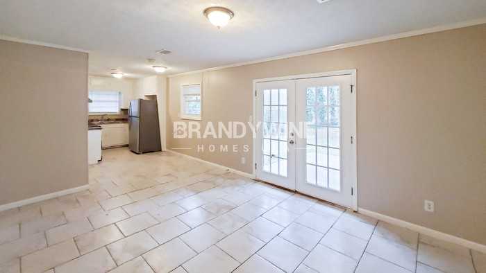 325 Pointer Ct - Photo 3 of 17