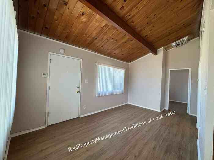 1933 Harvell Pl - Photo 4 of 13