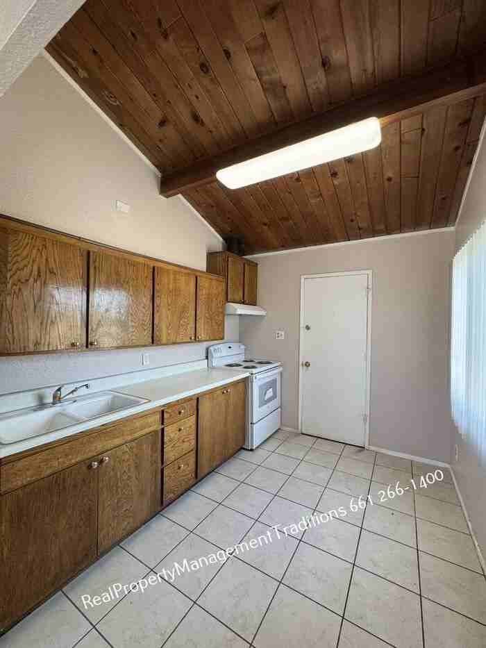 1933 Harvell Pl - Photo 6 of 13