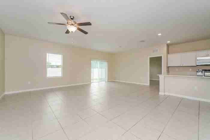 324 Kenilworth Dr - Photo 4 of 15