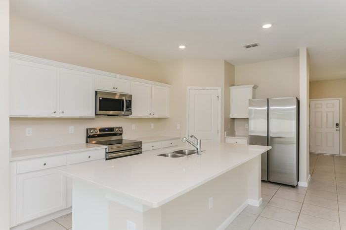 324 Kenilworth Dr - Photo 7 of 15