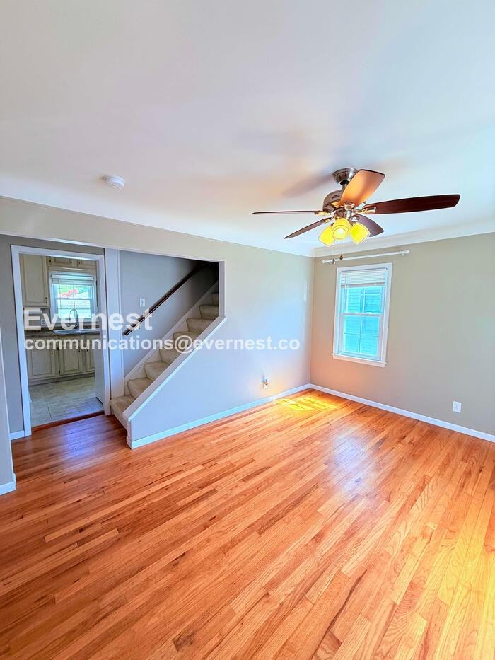 1313 Donald Ave - Photo 7 of 30