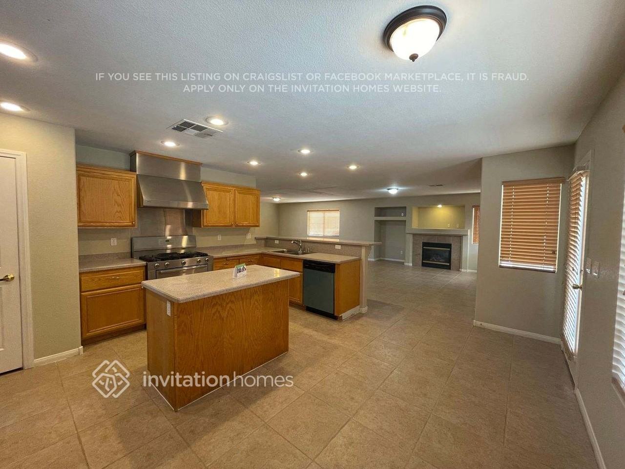 8104 Marin Pointe Ave - Photo 7 of 26