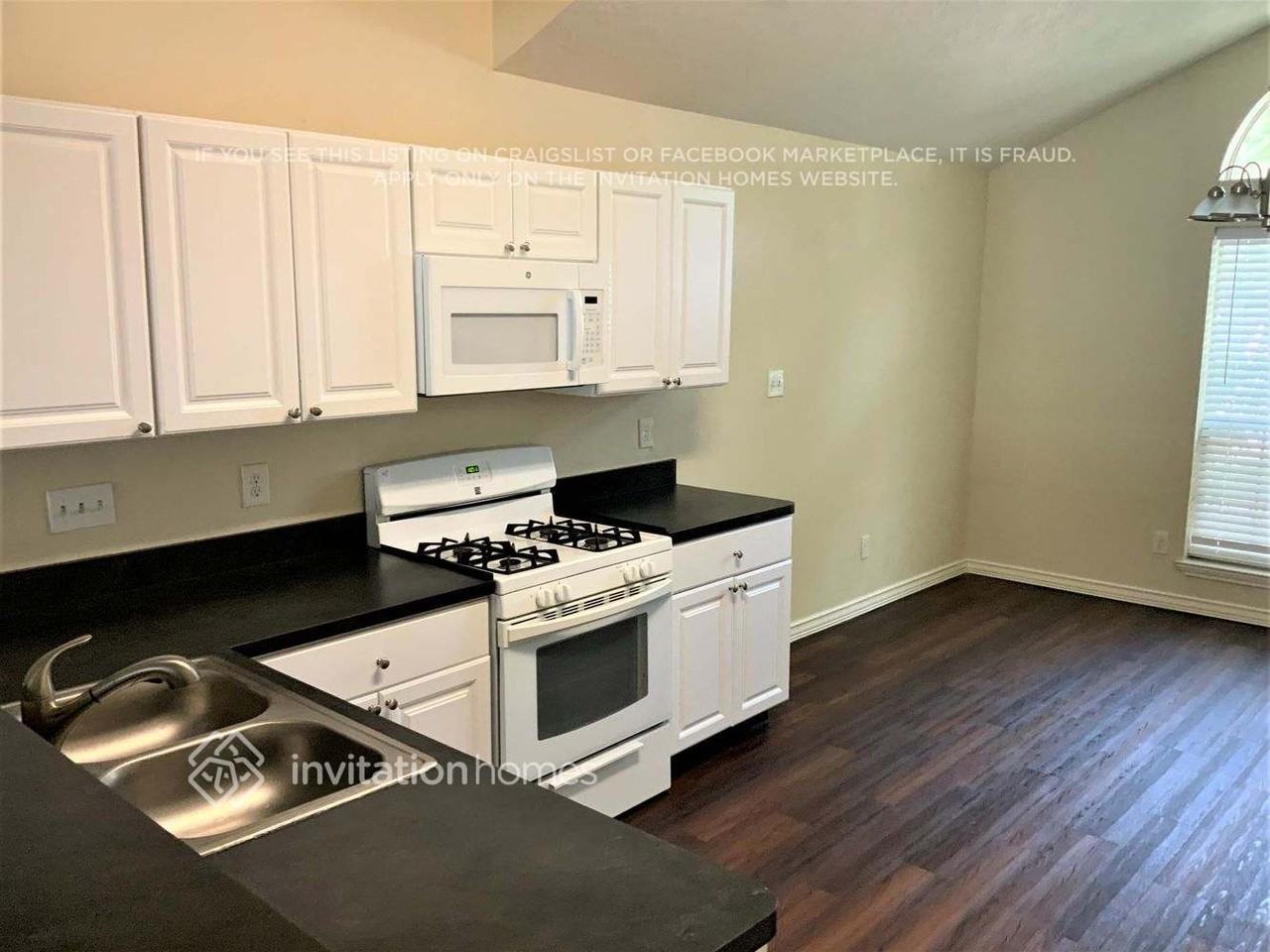 22731 Bridgewater Dr - Photo 3 of 13