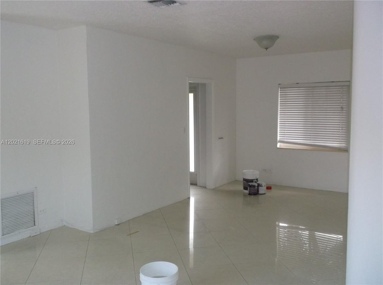 727 Northeast 16th Avenue - Photo 3 of 11