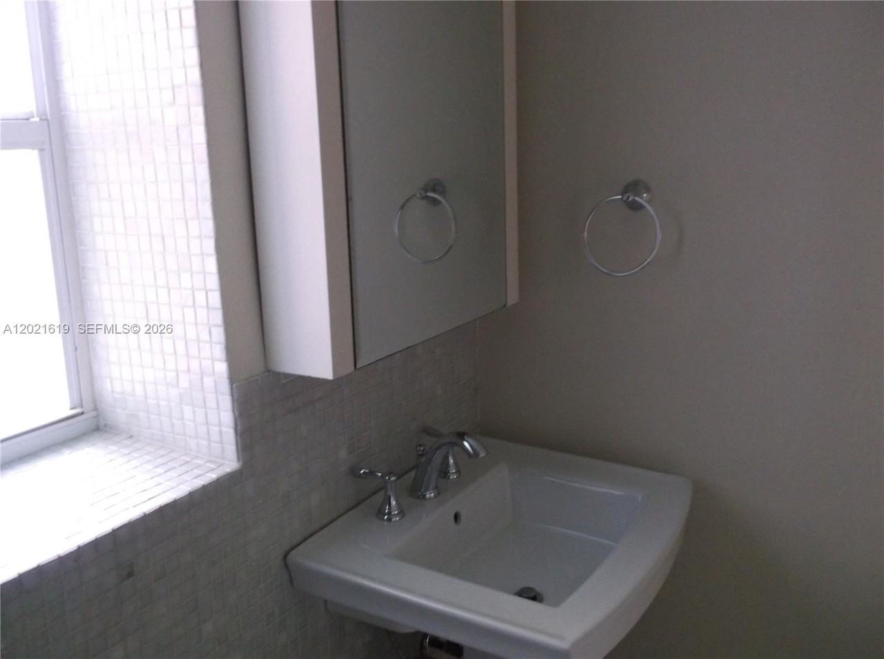 727 Northeast 16th Avenue - Photo 6 of 11
